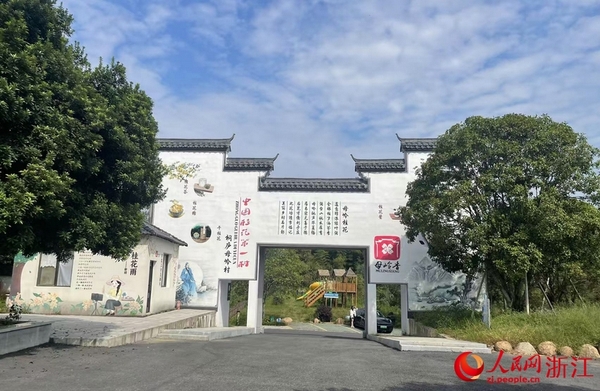 母嶺村致力打造“中國桂花**村”。人民網(wǎng)記者 王麗瑋攝.png