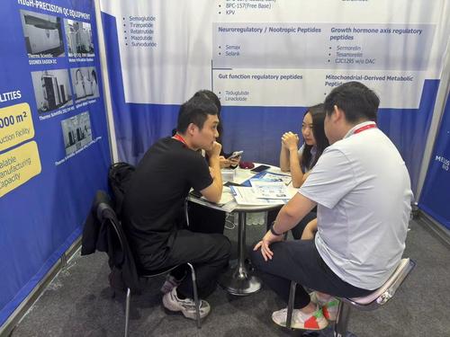 海外客户参观四环起航冻干设备展台咨询交流 海外客户参观四环起航冻干设备展台咨询交流